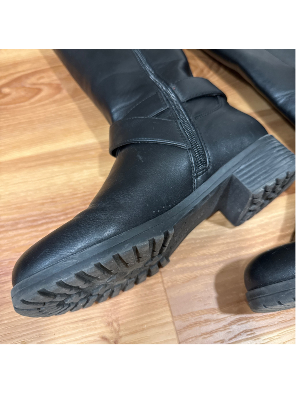 Women's Tommy Hilfiger Black Knee High Boots with Gold Buckle size 6 - Picture 4 of 7